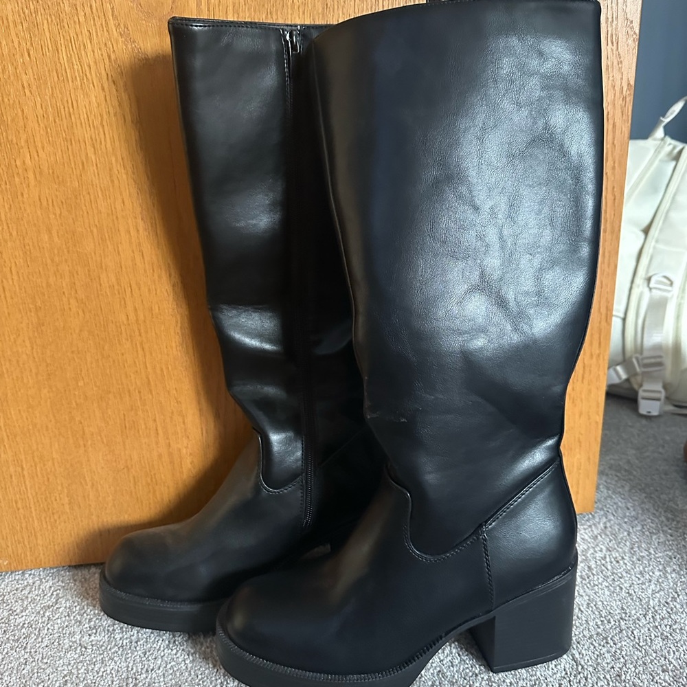 Elegant Black Leather Knee-High Boots